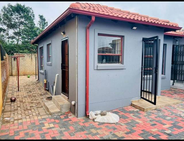 2 BEDROOM PROPERTY TO RENT IN RIVERLEA